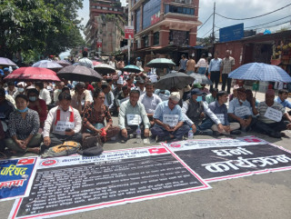 विद्यालय कर्मचारीको आन्दोलन स्थगित, वार्ता हुँदै
