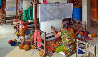 सुविधा खारेजीको दोहोरो चेपुवामा गलैँचा उद्योग