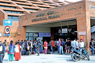 त्रिभुवन विमानस्थलमा  यात्रुको बिदाइ र स्वागतमा ३ जना मात्रै जान पाइने