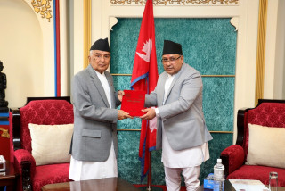 सर्वोच्च अदालतको वार्षिक प्रतिवेदन राष्ट्रपतिसमक्ष  पेश