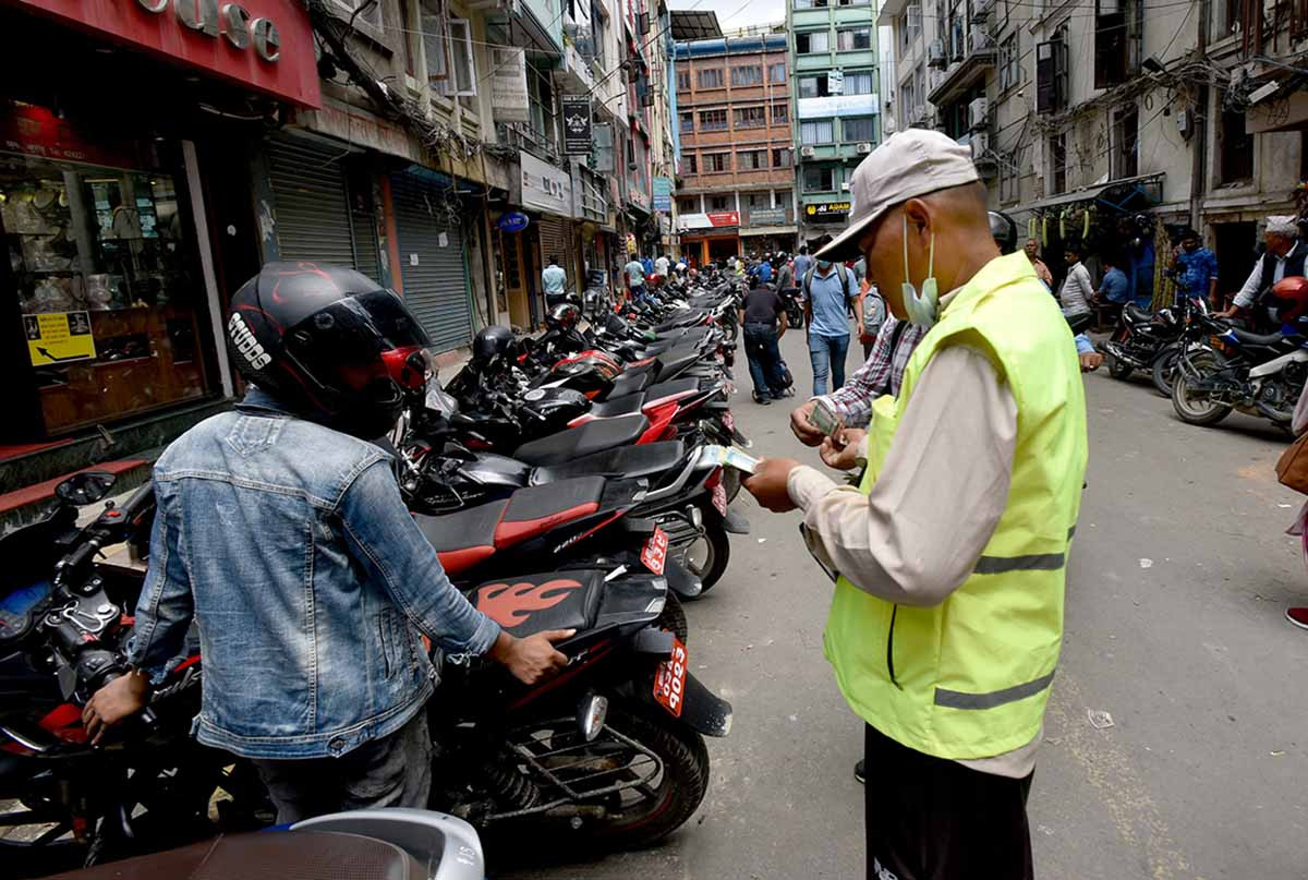 काठमाडौं महानगरले तोक्यो पार्किङ शुल्क, अब प्रतिघण्टा कति पर्छ ?