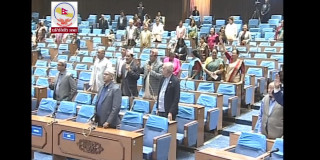 एमाले बोल्दा कांग्रेसको अवरोध, एमालेले गर्‍यो रोष्टम घेराउ