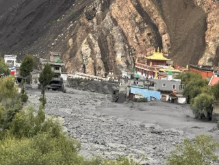 कागबेनीमा बाढी  : श्राद्धस्थल पुरै बगरमा परिणत