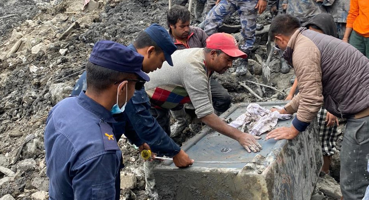 कागबेनीमा बाढीले बगाएर पुरिएको १ करोड ६५ लाख भेटियो