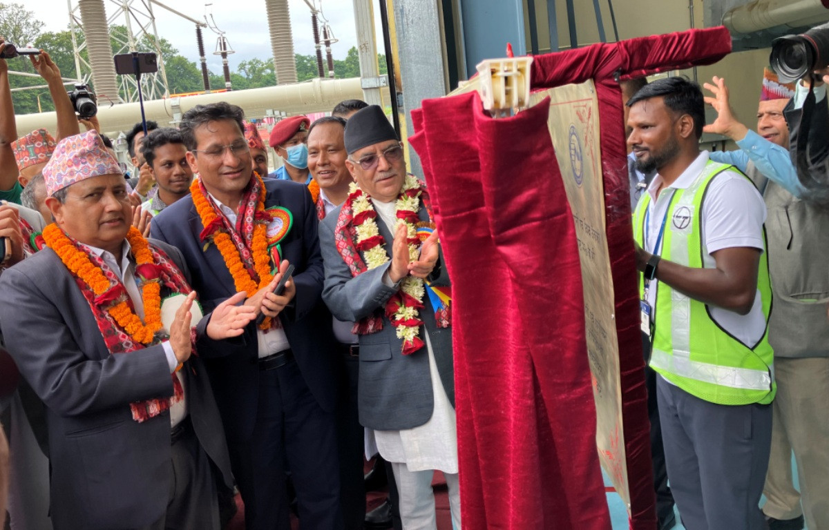 प्रचण्डद्वारा नयाँ भरतपुर २२० केभी सबस्टेसन र हेटौंडा–भरतपुर–बर्दघाट प्रसारण लाइन उद्घाटन