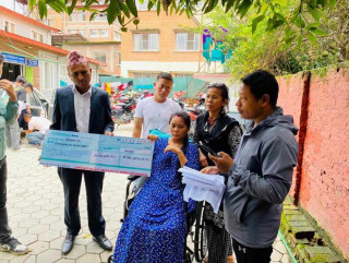 दिनदुःखीको घाउमा मलमपट्टी लगाउँदै पूर्व प्रहरी सहायक निरीक्षक बञ्जारा