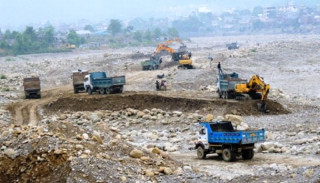 नदीजन्य पदार्थ चोरी गर्ने समूहको आक्रमणबाट नगर प्रहरी गम्भीर घाइते