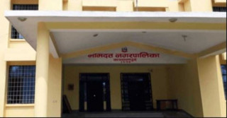 कर्मचारी निलम्बनमा परेपछि नगरपालिकाको काम प्रभावित