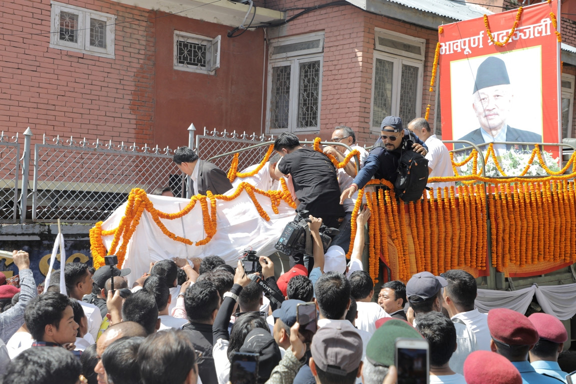 नेम्वाङको शवयात्रामा ६ वटा रुटमा चल्ने यातायात ठप्प
