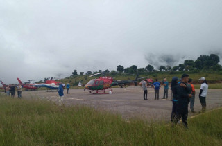 माउण्टेन फ्लाइटका लागि उडेका ७ हेलिकोप्टर लामीडाँडामा आकस्मिक अवतरण