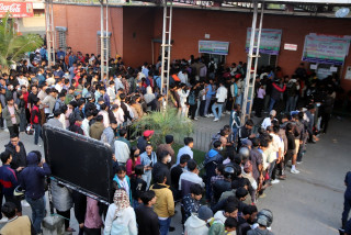 अग्रिम टिकट बुकिङका लागि बसपार्कमा भीड, २ दिनमा झण्डै ४० हजार लिए टिकट