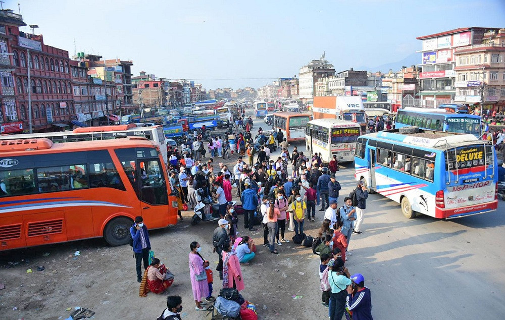 उपत्यकाबाट ३ दिनमा १ लाख ५० हजार यात्रु बाहिरिए