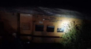 भारतको आन्ध्र प्रदेशमा दुई वटा रेल ठोक्किए, ६ जनाको मृत्यु