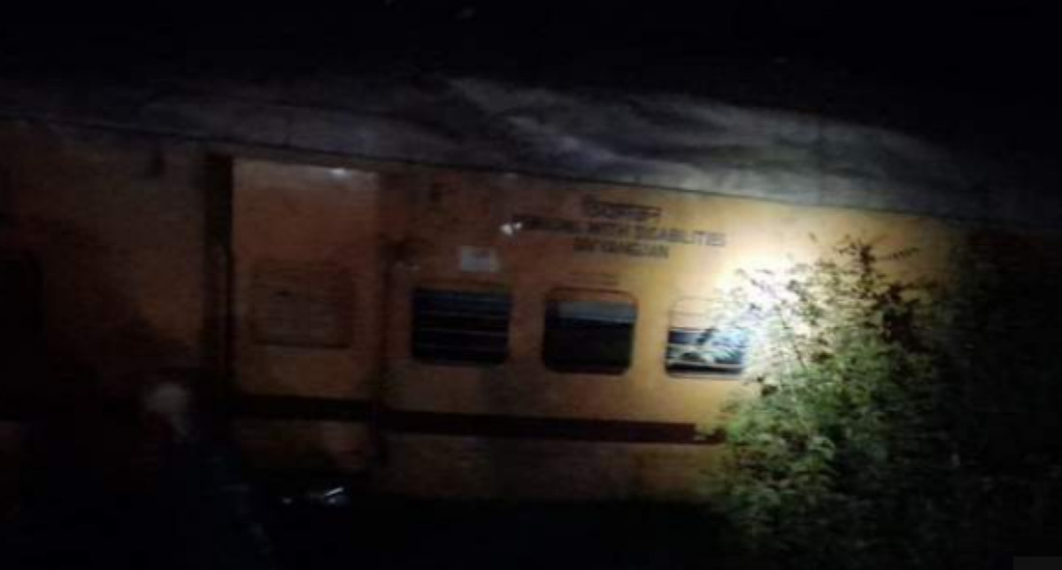 भारतको आन्ध्र प्रदेशमा दुई वटा रेल ठोक्किए, ६ जनाको मृत्यु
