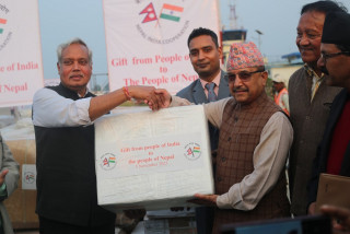 भूकम्पपीडितका लागि भारतले दियो १६ करोडका राहत सामग्री