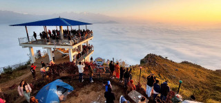 बन्दीपुरमा बढ्यो पर्यटकको चहलपहल, दैनिक हजार बढी पर्यटक पुग्दै मानुङकोट
