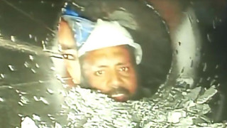 दश दिनदेखि सुरुङमा फसेका भारतीय कामदार क्यामेरामा देखिए