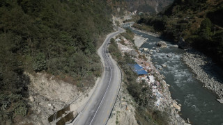 एकै वर्षमा सकियो दुई वर्ष अवधिको ठेक्का, ढिलासुस्ती गर्ने ठेकेदारलाई 'चुनौती'