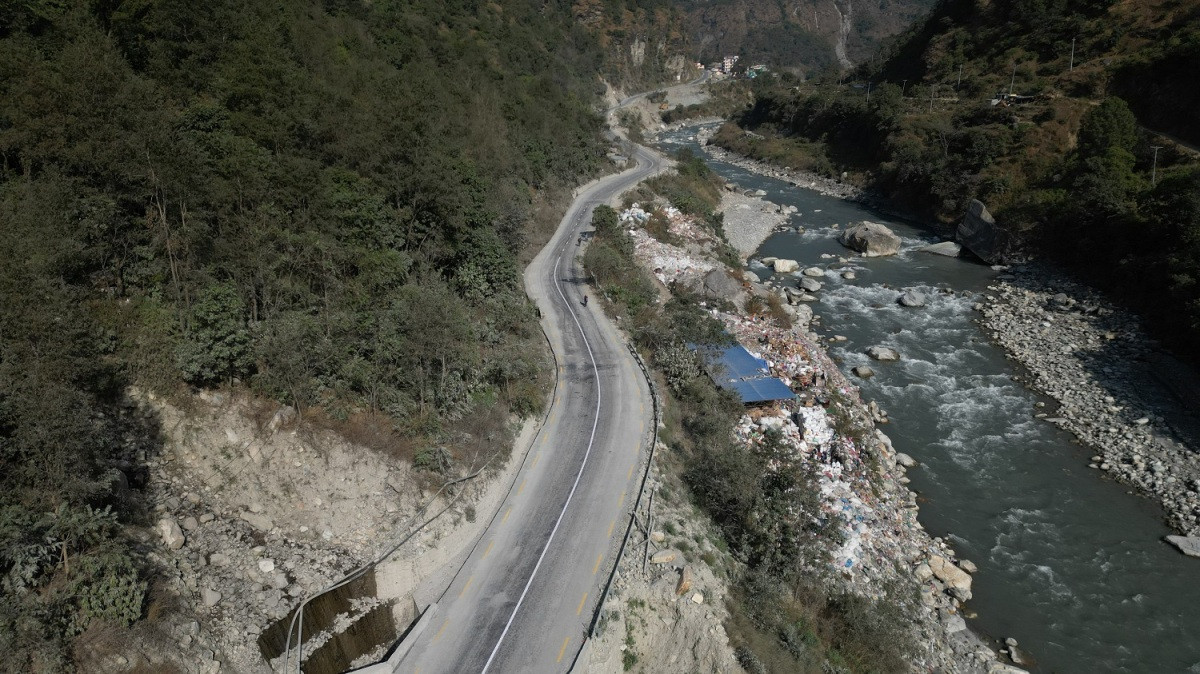 एकै वर्षमा सकियो दुई वर्ष अवधिको ठेक्का, ढिलासुस्ती गर्ने ठेकेदारलाई 'चुनौती'
