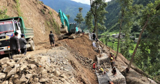 अक्षते–लेखानी सडक : ट्रयाक खुलेको २० वर्षपछि स्तरोन्नति गरिँदै
