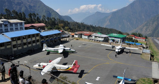 लुक्लामा हवाई सेवा लिने पर्यटक बढे, ९२८ टनभन्दा बढी कार्गो खुम्बु ढुवानी