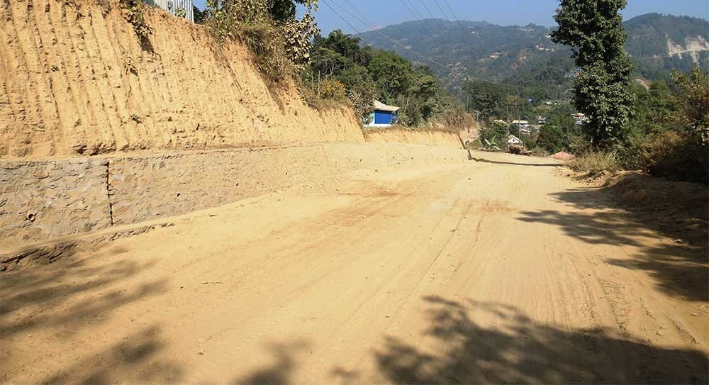 मैलुङ-स्याफ्रुबेसीको ठेक्का तोडिएसँगै अन्तर्राष्ट्रिय राजमार्ग निर्माण अन्योल