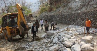 ‘ट्रयाक’ खुलेको १३ वर्षपछि थालियो सडक स्तरोन्नति 