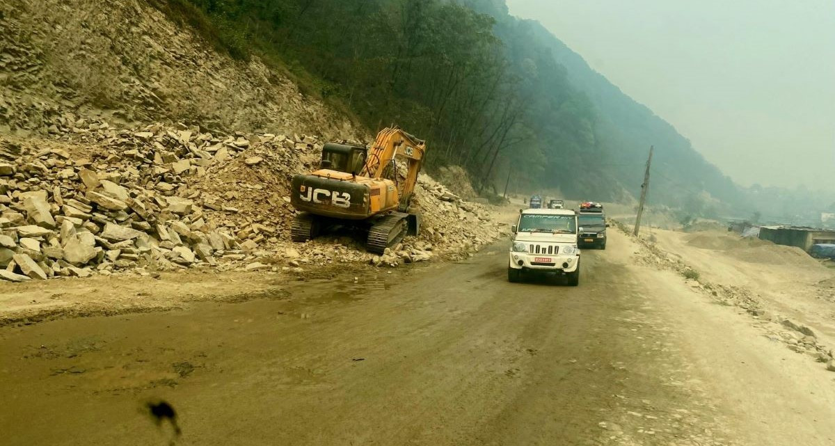 पुष्पलाल मध्यपहाडी लोकमार्ग : पर्वत खण्डको काम सकिएकाे ३ वर्ष पुग्दासमेत पुल नबन्दा यात्रा असहज