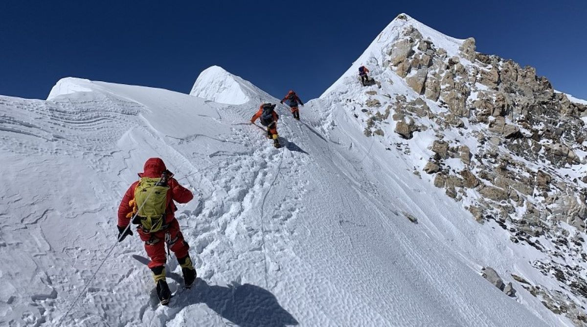 शरद ऋतुमा ६ सय २५ आरोहीले चढे हिमाल