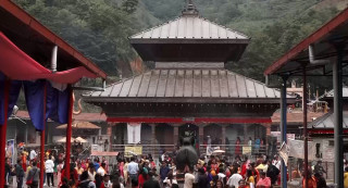डोलेश्वर मन्दिरमा बिहानैदेखि भक्तजन भिड