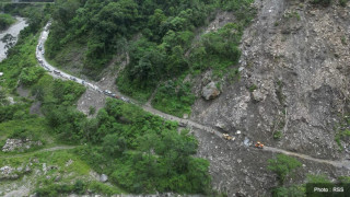 पहिरोले बेनी जोमसोम सडकखण्ड पूर्ण रूपमा अवरुद्ध