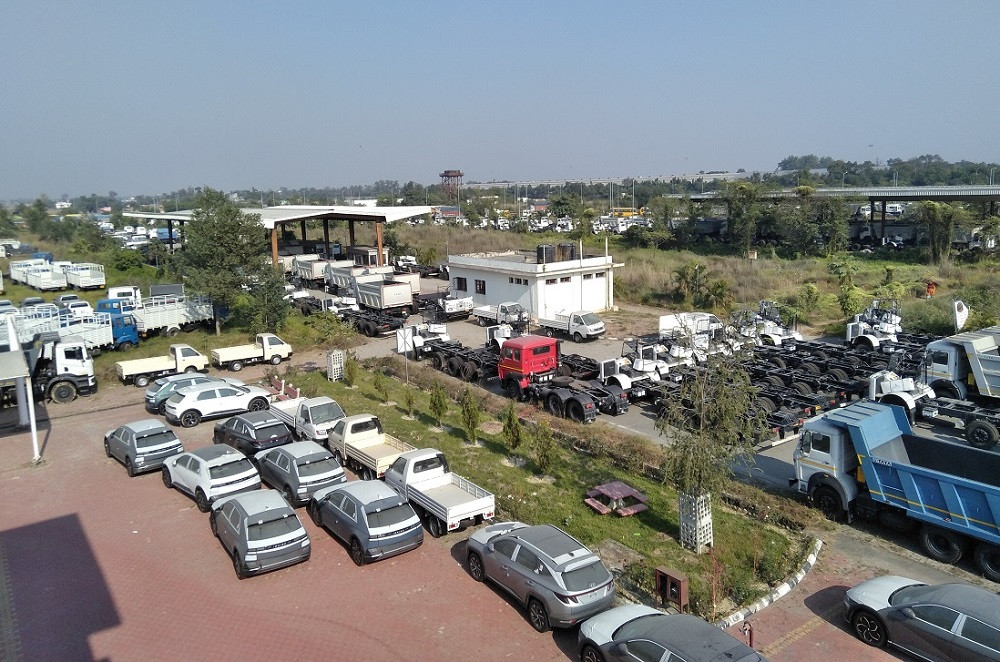 वीरगन्ज नाकाबाट २६ अर्ब १३ करोडको सवारीसाधन र पार्टपुर्जा आयात