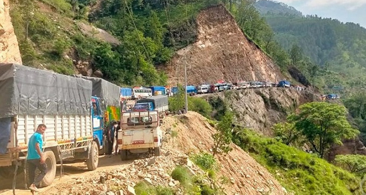 पहिरो खस्दा कर्णाली राजमार्ग पुुनःअवरुद्ध