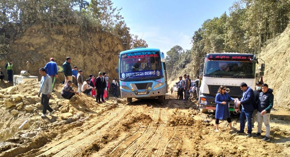तेस्रो पटक म्याद थप्दा पनि नारायणगढ–बुटवल सडक विस्तारको प्रगति ५३ प्रतिशत मात्रै