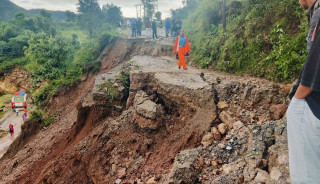 काठमाडौं भित्रिने ३ राजमार्गसहित देशभरका ५८ सडक ठप्प