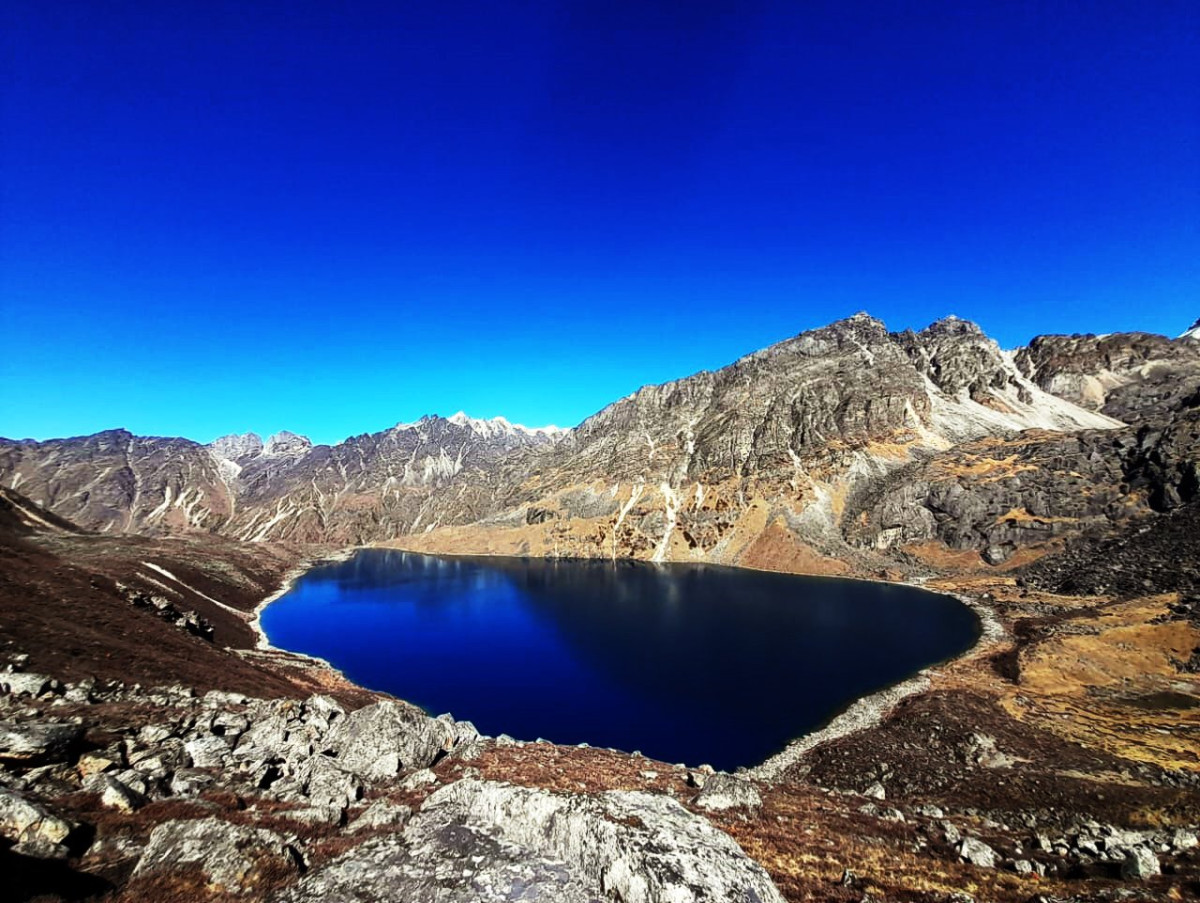 दसैंमा घुम्न जाने होइन ताप्लेजुङको अद्वितीय सिङ्जेमा ताल ? यसरी पुग्न सकिन्छ