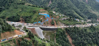नागढुङ्गाबाट बाहिरिने सवारीसाधन सञ्चालनमा रोक