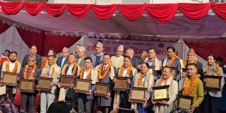 सबैभन्दा धेरै कर तिर्ने विभिन्न संस्था र व्यक्ति सम्मानित : संस्थातर्फ नेपाल टेलिकम र व्यक्तिमा राजबहादुर शाह उत्कृष्ट