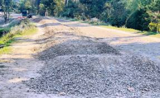 बङ्क–नायल–बुडर सडक ठेक्का भएको चार वर्षपछि कालोपत्रको काम अगाडि बढाउने प्रतिबद्धता