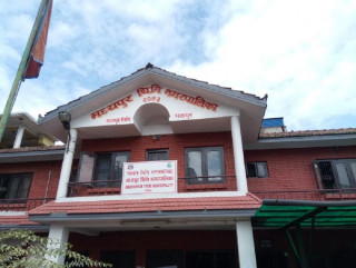 मध्यपुरथिमि नगरपालिकाद्वाराप्रधानमन्त्री राहत कोषमा  ५१ लाख सहयोग