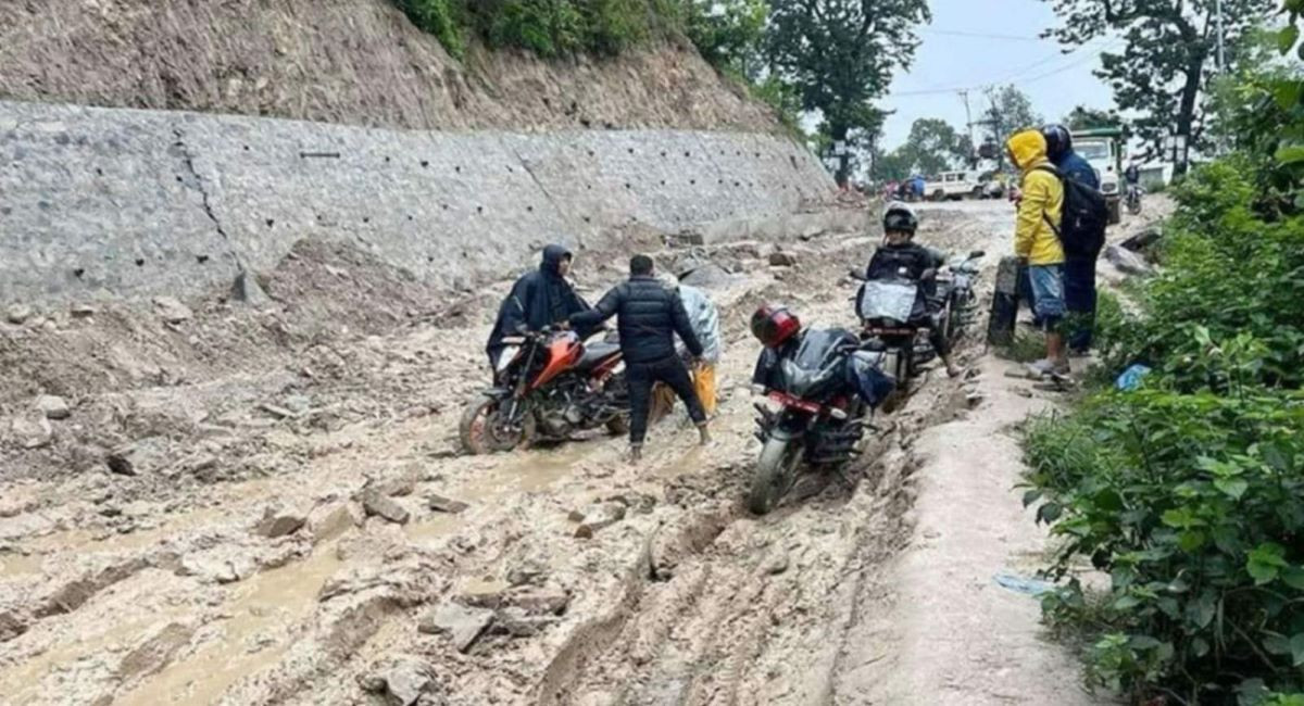 वर्षाका कारण देशभरका सात राजमार्ग अवरुद्ध, १३ राजमार्ग एकतर्फी सञ्चालनमा