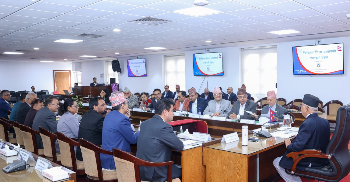 चिकित्सा शिक्षा आयोगको बैठक : आवासीय चिकित्सकको आन्दोलन फिर्ता गर्न आग्रह