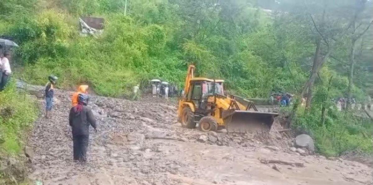 बाढी–पहिरोले देशभरका राजमार्ग प्रभावित, विभिन्न सडकखण्डमा यातायात अवरुद्ध