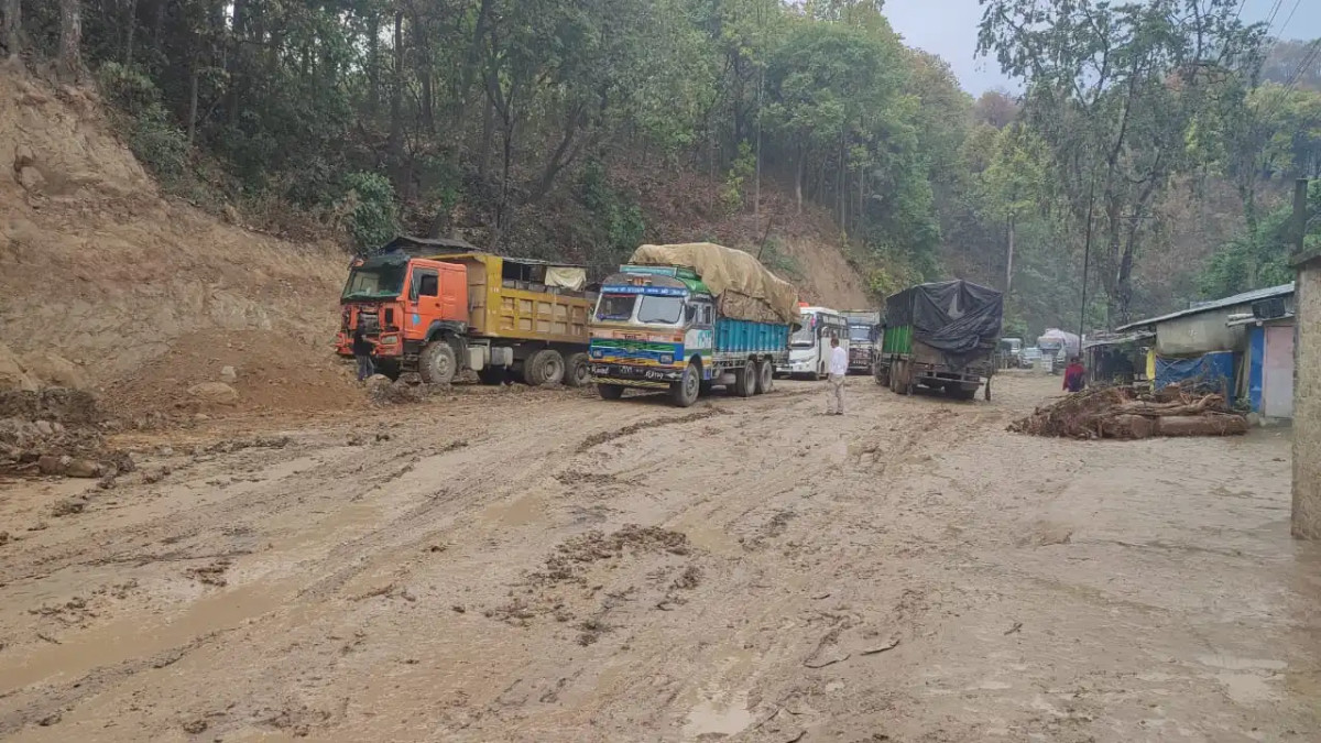 बुटवल-नारायणगढ सडक पूर्णरूपमा अवरुद्ध