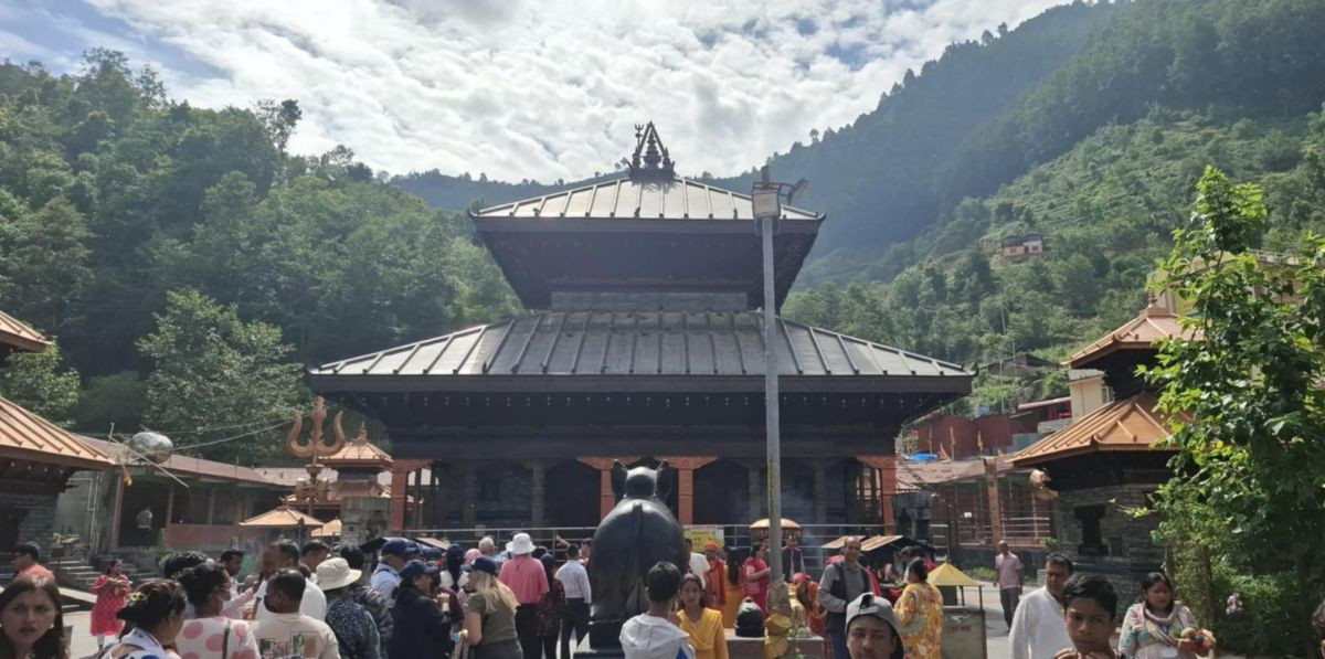 डोलेश्वरमा आज गर्भगृहसम्मै पुगेर पुजा गर्न पाइने, बिहानैदेखि भक्तजनको भिड