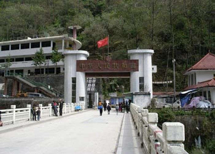 झण्डै एक महिनादेखि तातोपानी नाका बन्द हुँदा आयातनिर्यात ठप्प