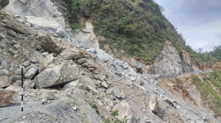 बाढी पहिरोका कारण कालीगण्डकी करिडोर र मध्यपहाडी लोकमार्ग अवरुद्ध