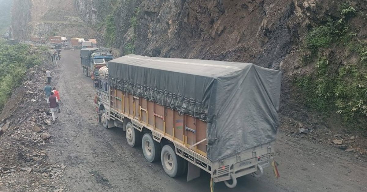 नारायणगढ-मुग्लिन सडकमा ओभरटेक नियन्त्रण गर्न प्रशासनको कडाइ