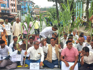 अनिश्चितकालीन राजमार्ग बन्द गर्ने आन्दोलनरत उखु किसानको चेतावनी