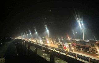 नारायणी नदि पुल क्षेत्रमा २ दिन राति गाडी सञ्चालनमा रोक